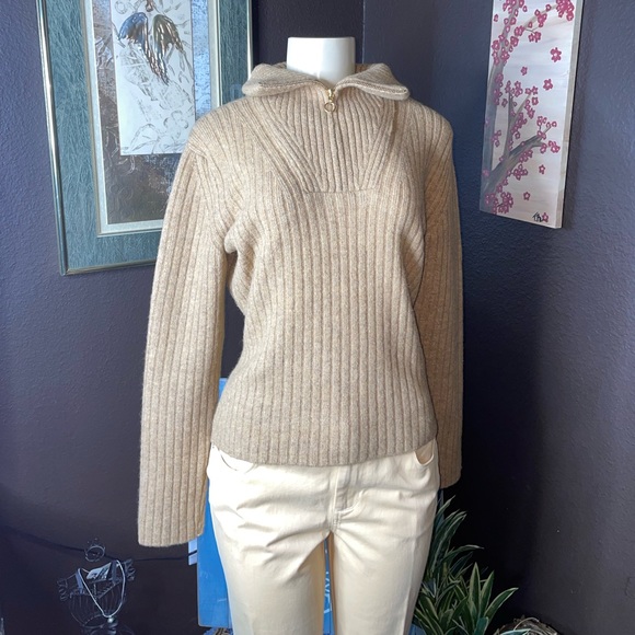 HOST PICK π₯ πGreat USED condition Nanushka M Sweater - Picture 3 of 13